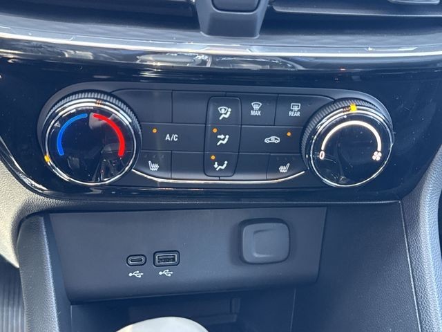 Buick Encore GX Vehicle Full-screen Gallery Image 18