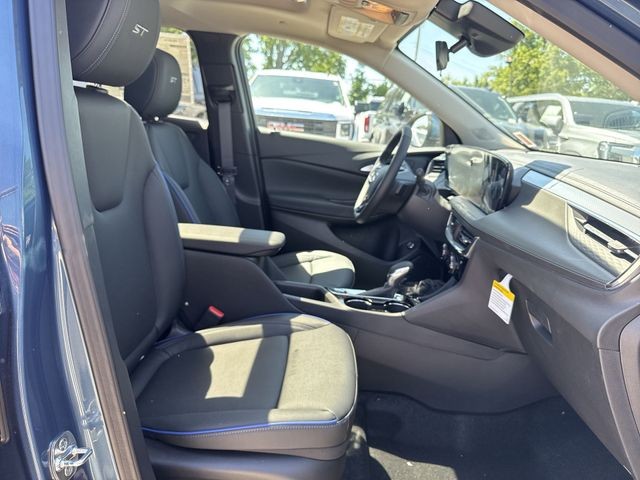 Buick Encore GX Vehicle Full-screen Gallery Image 24