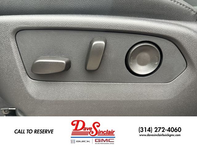 GMC Sierra 1500 Vehicle Full-screen Gallery Image 12