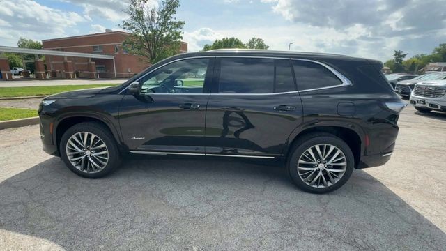 Buick Enclave Vehicle Full-screen Gallery Image 05