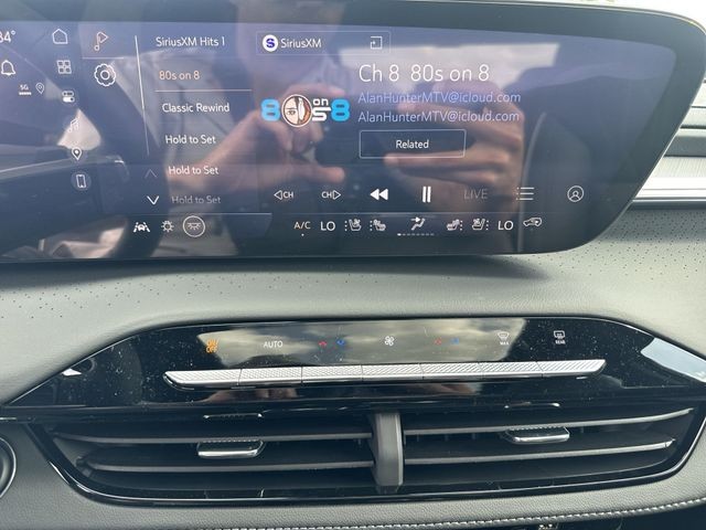 Buick Enclave Vehicle Full-screen Gallery Image 16