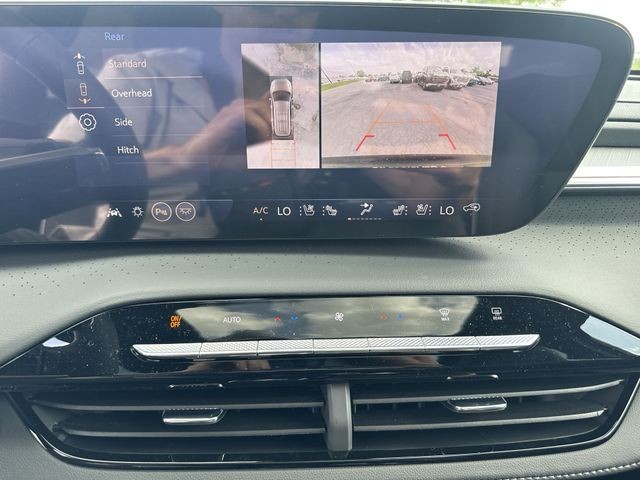 Buick Enclave Vehicle Full-screen Gallery Image 17
