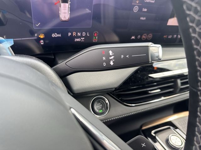 Buick Enclave Vehicle Full-screen Gallery Image 20