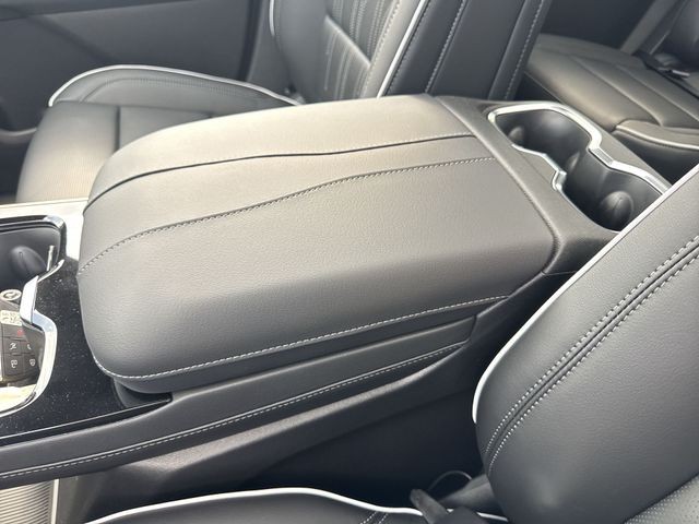 Buick Enclave Vehicle Full-screen Gallery Image 21