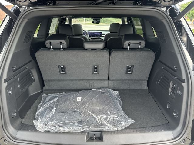 Buick Enclave Vehicle Full-screen Gallery Image 25