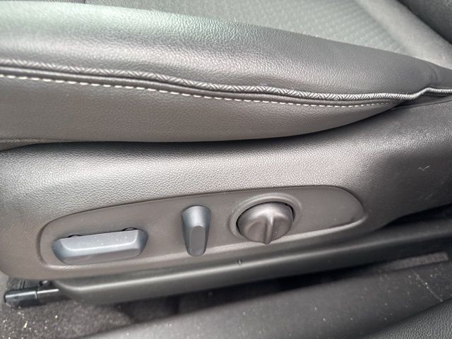 Buick Encore GX Vehicle Full-screen Gallery Image 16