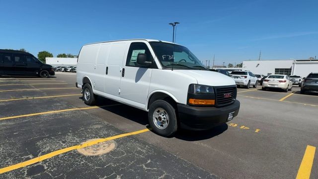 GMC Savana Cargo Van Vehicle Full-screen Gallery Image 02