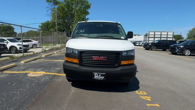 GMC Savana Cargo Van Vehicle Full-screen Gallery Image 03
