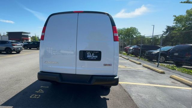 GMC Savana Cargo Van Vehicle Full-screen Gallery Image 07