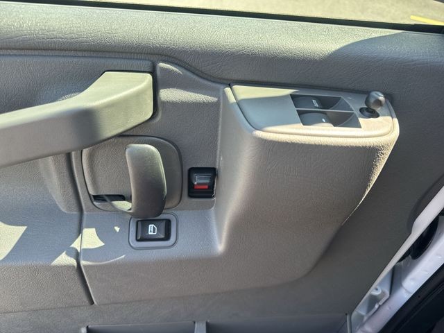 GMC Savana Cargo Van Vehicle Full-screen Gallery Image 12