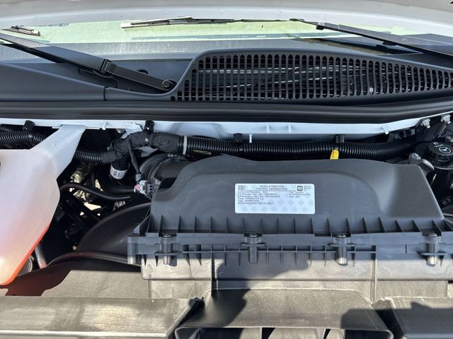 GMC Savana Cargo Van Vehicle Full-screen Gallery Image 22