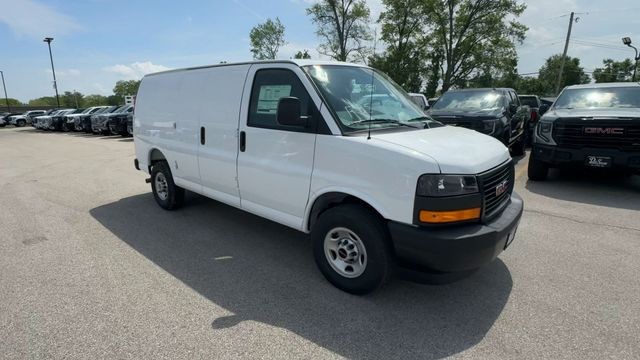GMC Savana Cargo Van Vehicle Full-screen Gallery Image 02