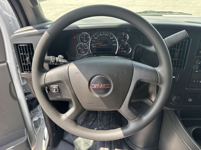GMC Savana Cargo Van Vehicle Full-screen Gallery Image 14