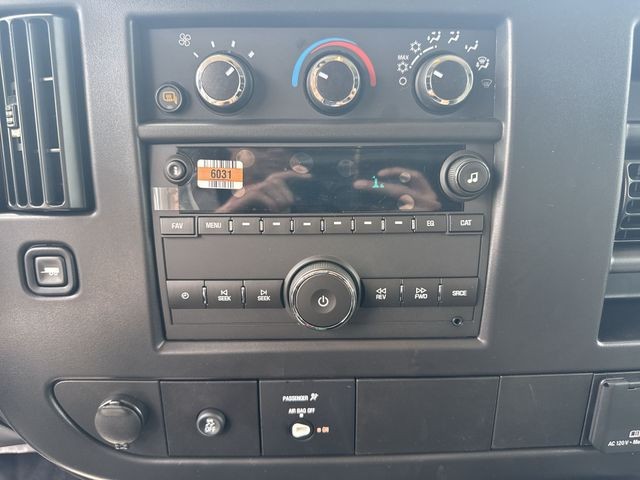 GMC Savana Cargo Van Vehicle Full-screen Gallery Image 16