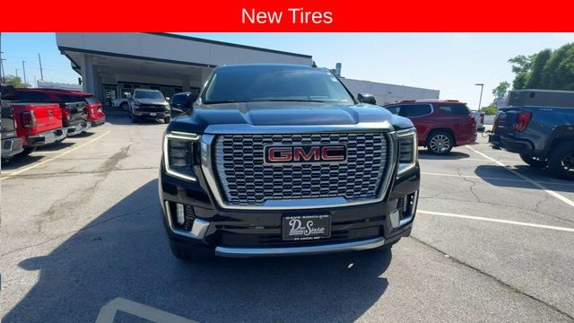 GMC Yukon XL Vehicle Full-screen Gallery Image 03
