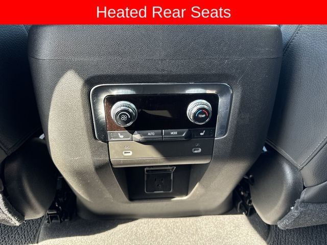 GMC Yukon XL Vehicle Full-screen Gallery Image 26