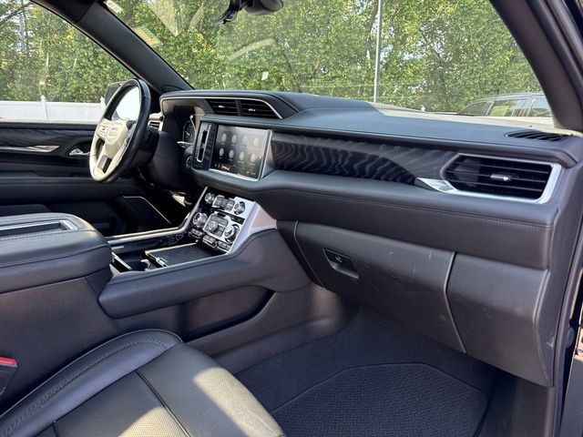 GMC Yukon XL Vehicle Full-screen Gallery Image 34