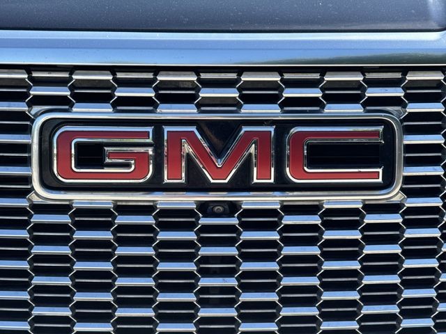 GMC Yukon XL Vehicle Full-screen Gallery Image 36