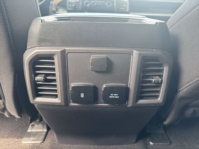 Ford F-150 Vehicle Full-screen Gallery Image 24