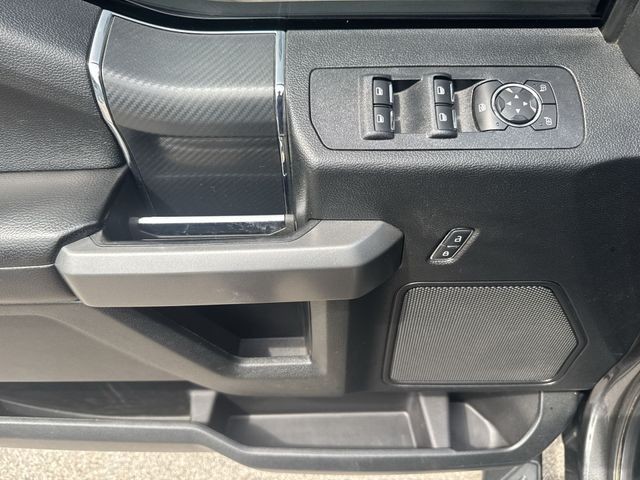 Ford F-150 Vehicle Full-screen Gallery Image 25