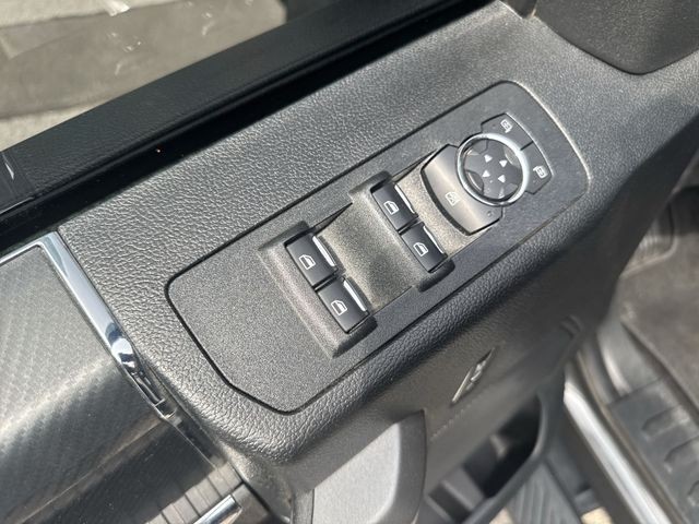 Ford F-150 Vehicle Full-screen Gallery Image 26