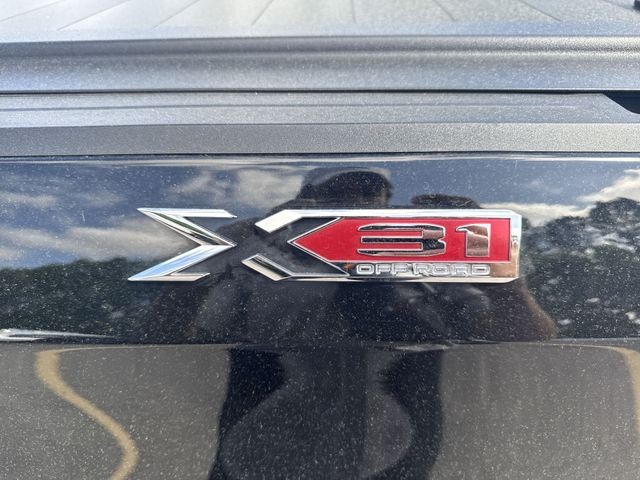 GMC Sierra 1500 Vehicle Full-screen Gallery Image 35