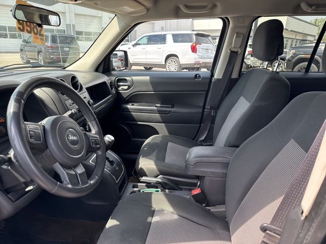 Jeep Patriot Vehicle Full-screen Gallery Image 18