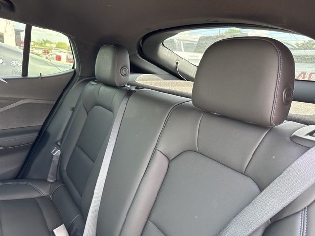 Buick Envista Vehicle Full-screen Gallery Image 09