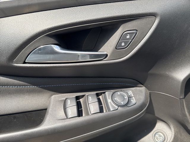 Buick Envista Vehicle Full-screen Gallery Image 14