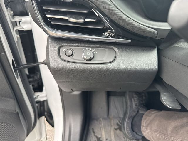 Buick Envista Vehicle Full-screen Gallery Image 21