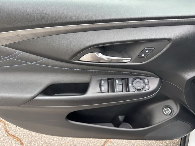 Buick Envista Vehicle Full-screen Gallery Image 25