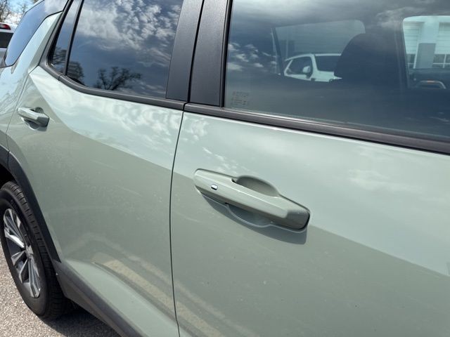 Chevrolet Equinox Vehicle Full-screen Gallery Image 09