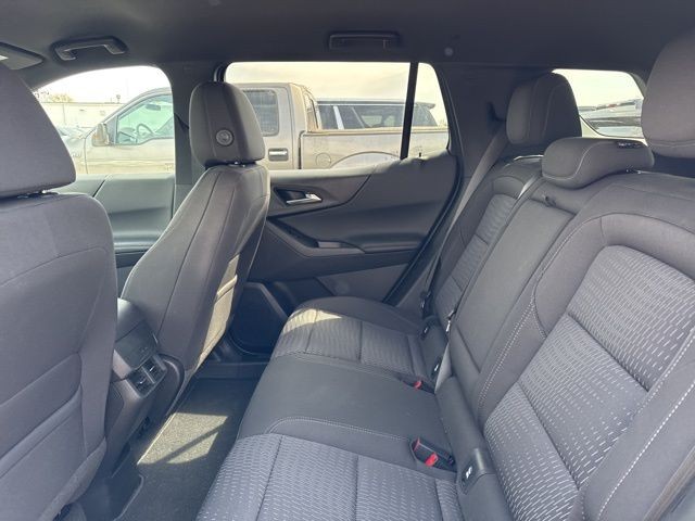 Chevrolet Equinox Vehicle Full-screen Gallery Image 10