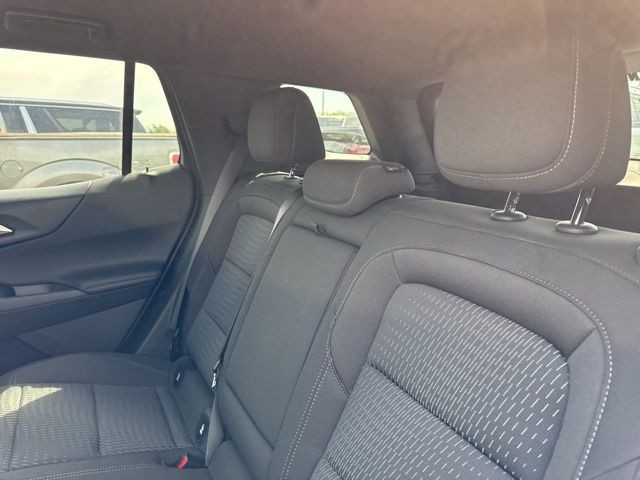 Chevrolet Equinox Vehicle Full-screen Gallery Image 11