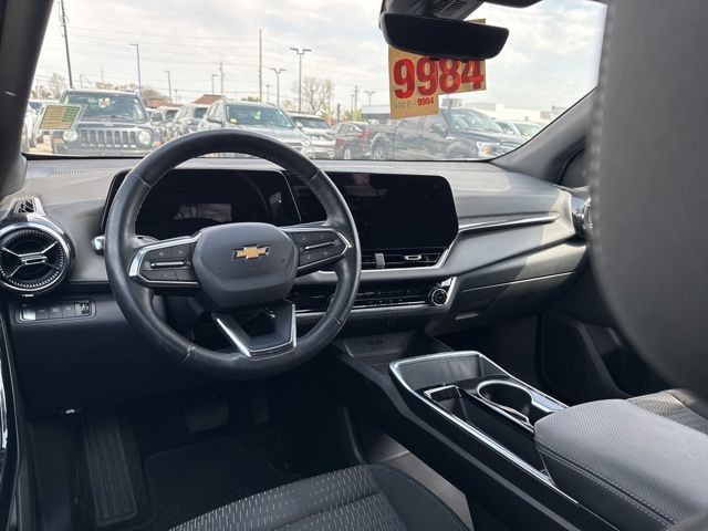 Chevrolet Equinox Vehicle Full-screen Gallery Image 13