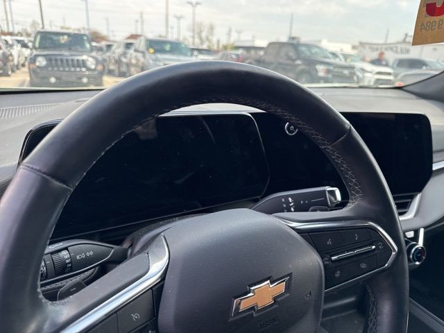 Chevrolet Equinox Vehicle Full-screen Gallery Image 17