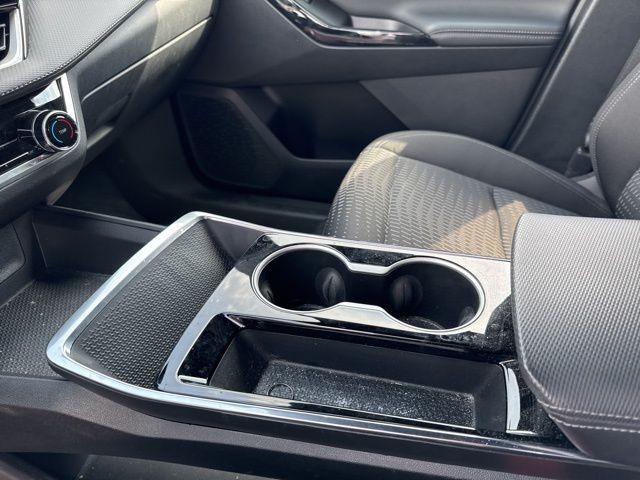 Chevrolet Equinox Vehicle Full-screen Gallery Image 18