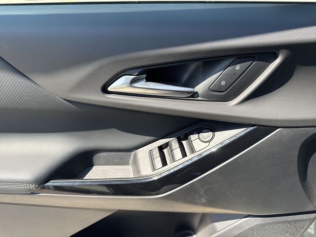 Chevrolet Equinox Vehicle Full-screen Gallery Image 21