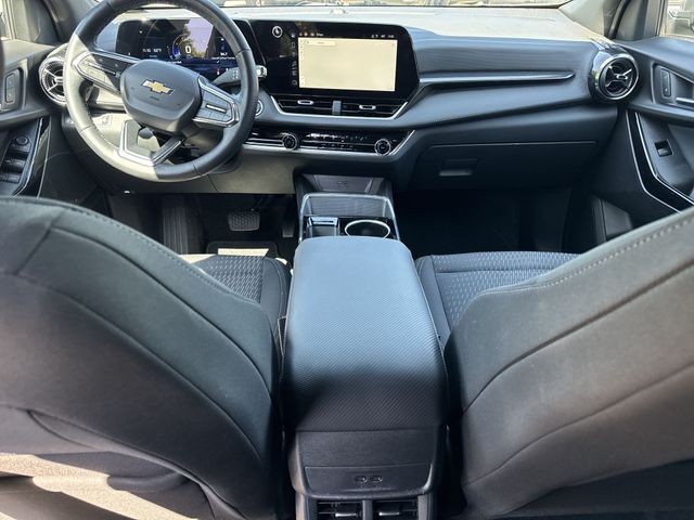 Chevrolet Equinox Vehicle Full-screen Gallery Image 23