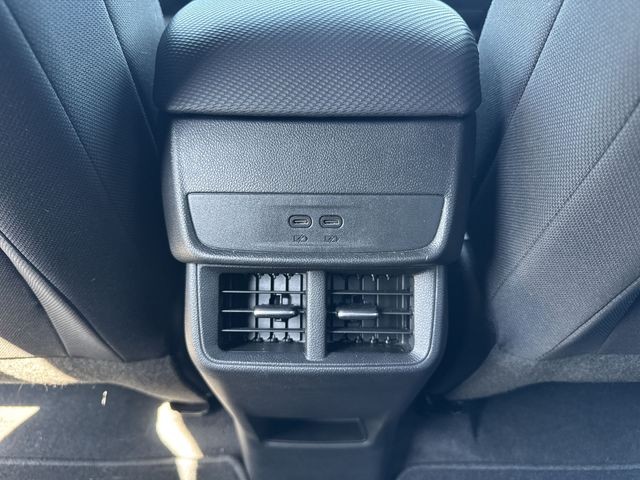 Chevrolet Equinox Vehicle Full-screen Gallery Image 24