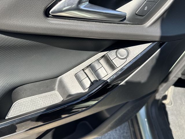 Chevrolet Equinox Vehicle Full-screen Gallery Image 26