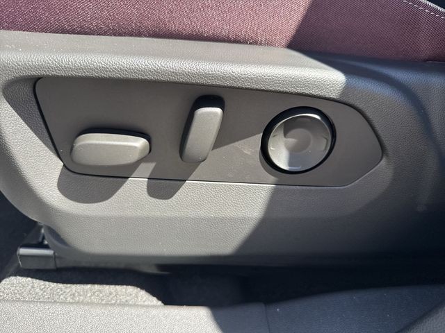 Buick Envision Vehicle Full-screen Gallery Image 12