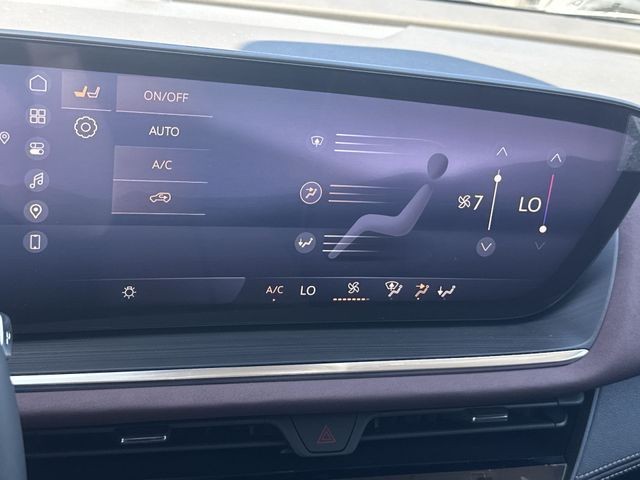 Buick Envision Vehicle Full-screen Gallery Image 19