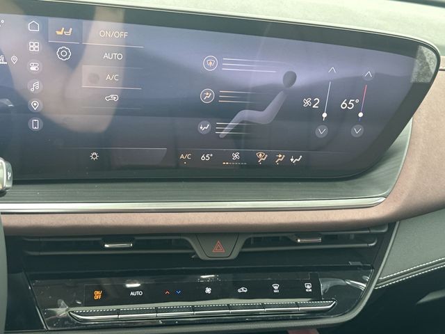 Buick Envision Vehicle Full-screen Gallery Image 19