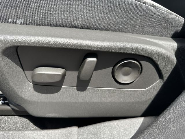 Buick Envision Vehicle Full-screen Gallery Image 12