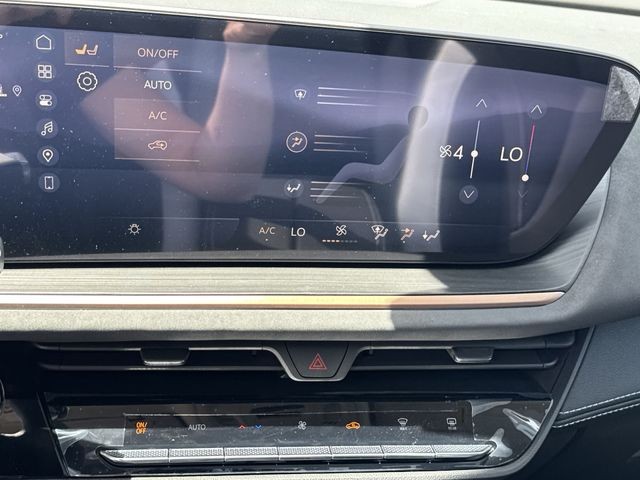 Buick Envision Vehicle Full-screen Gallery Image 19