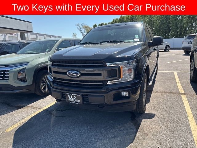 Ford F-150 Vehicle Full-screen Gallery Image 02