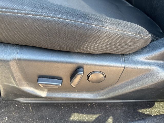 Ford F-150 Vehicle Full-screen Gallery Image 17