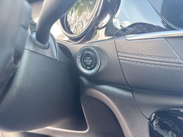 Buick Encore GX Vehicle Full-screen Gallery Image 16