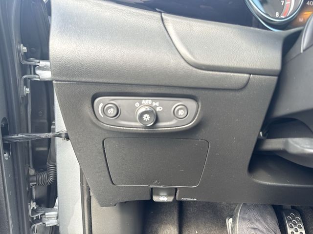 Buick Encore GX Vehicle Full-screen Gallery Image 17